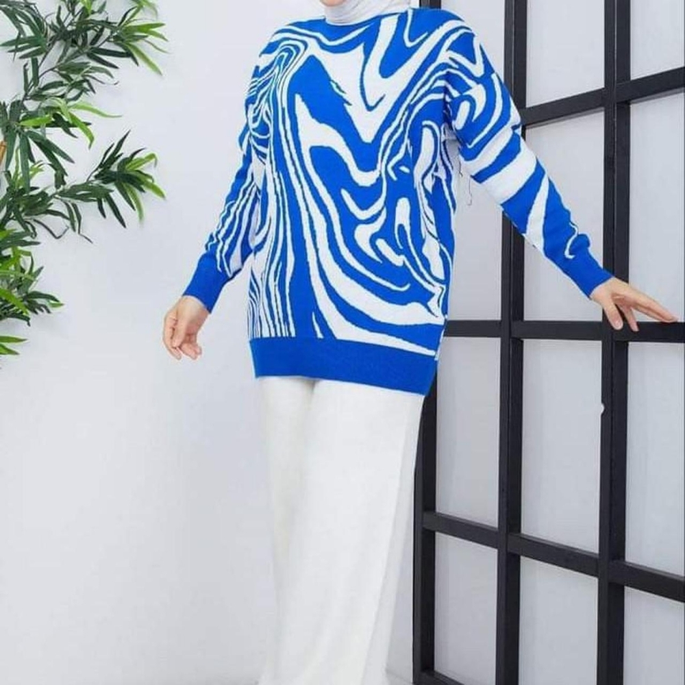 Womens Turkish clothing.